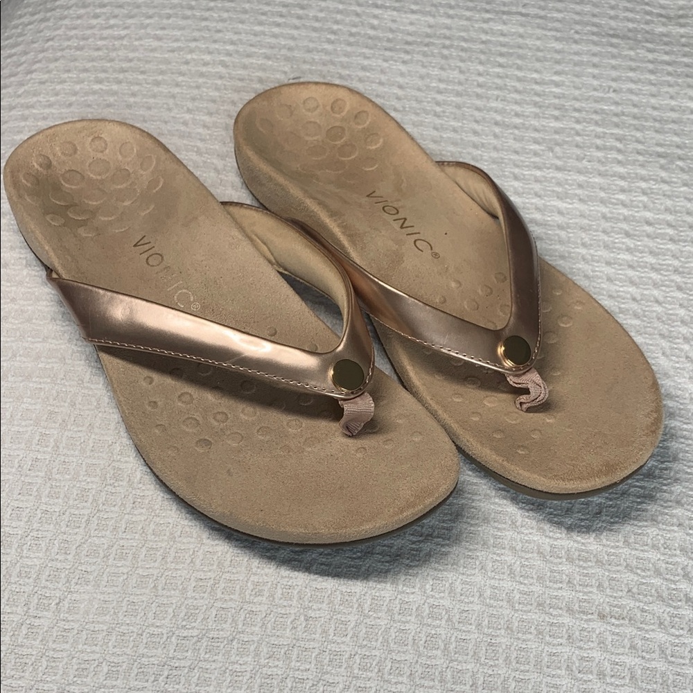 Vionic rose gold flip flops size 8